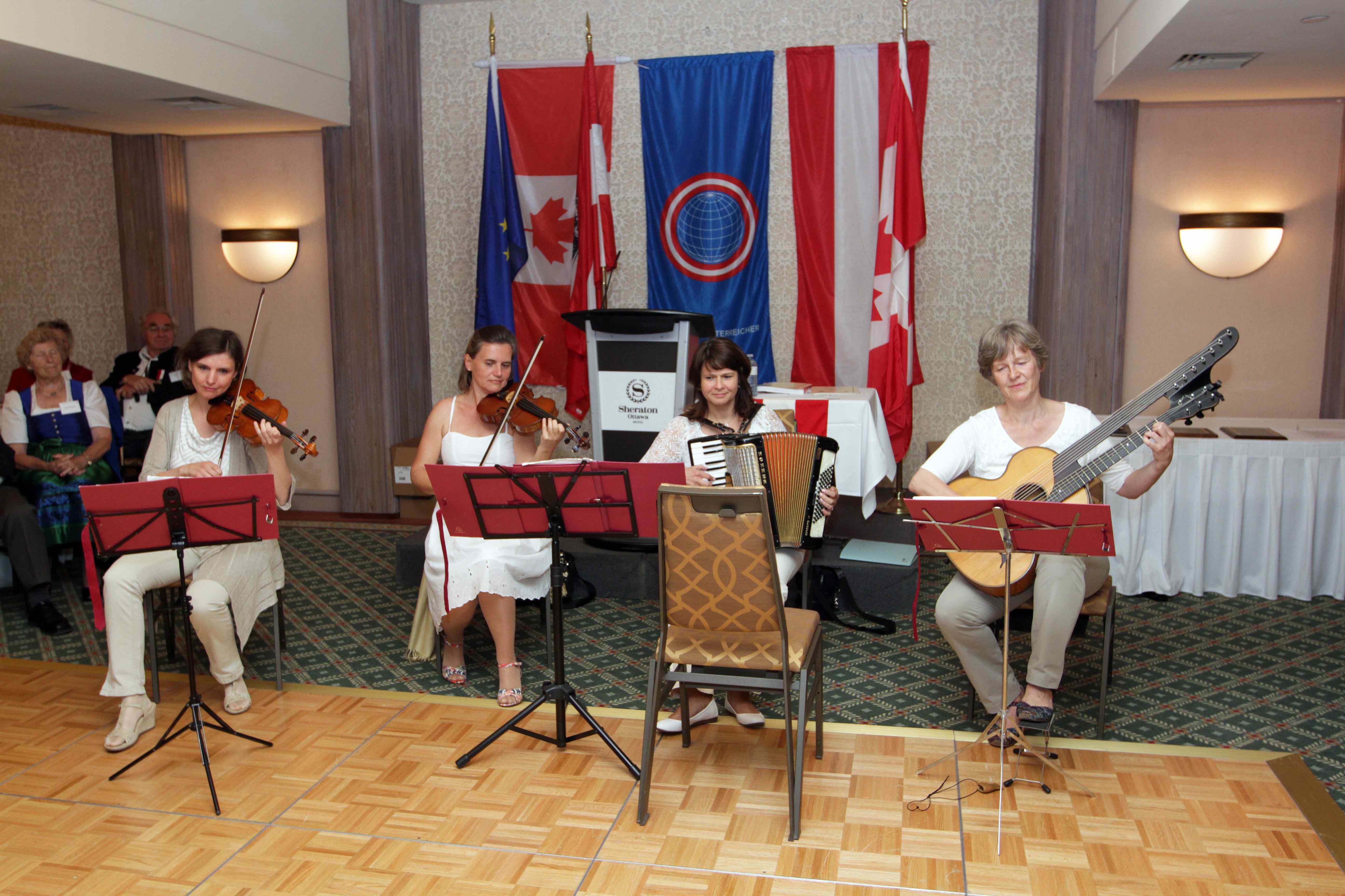 The Wiener Frauen Schrammeln (Viennese Women’s Schrammel Quartet) The Wiener Frauen Schrammeln (Viennese Women’s Schrammel Quartet)